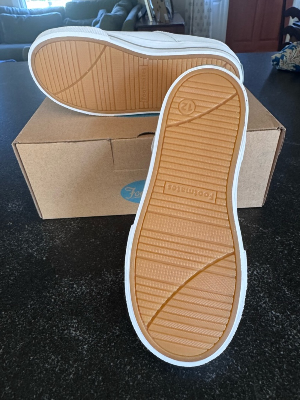 FootMates White and Brown Shoe Box with Blue Logo - Picture 3 of 3
